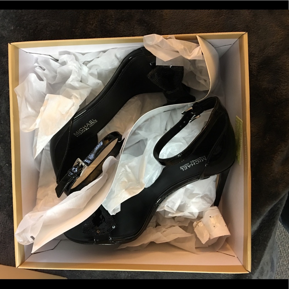 Michael Kor Black heels NEW in box - Picture 8 of 8